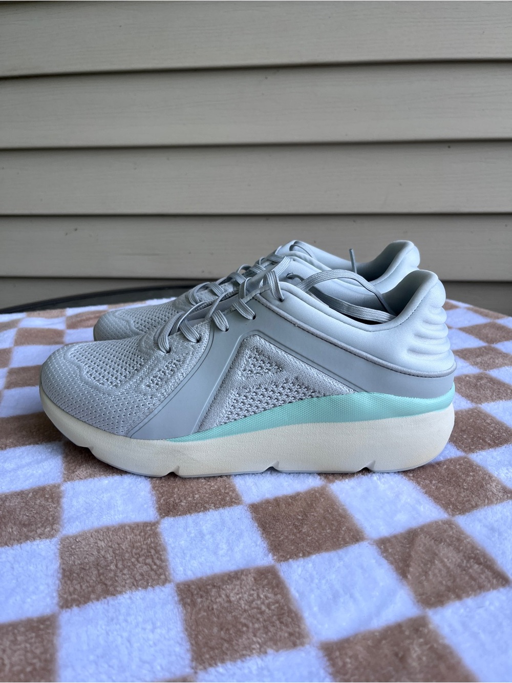 ABEOLight Gray Women's Knit Sneakers with Mint Accent Women’s Size 9